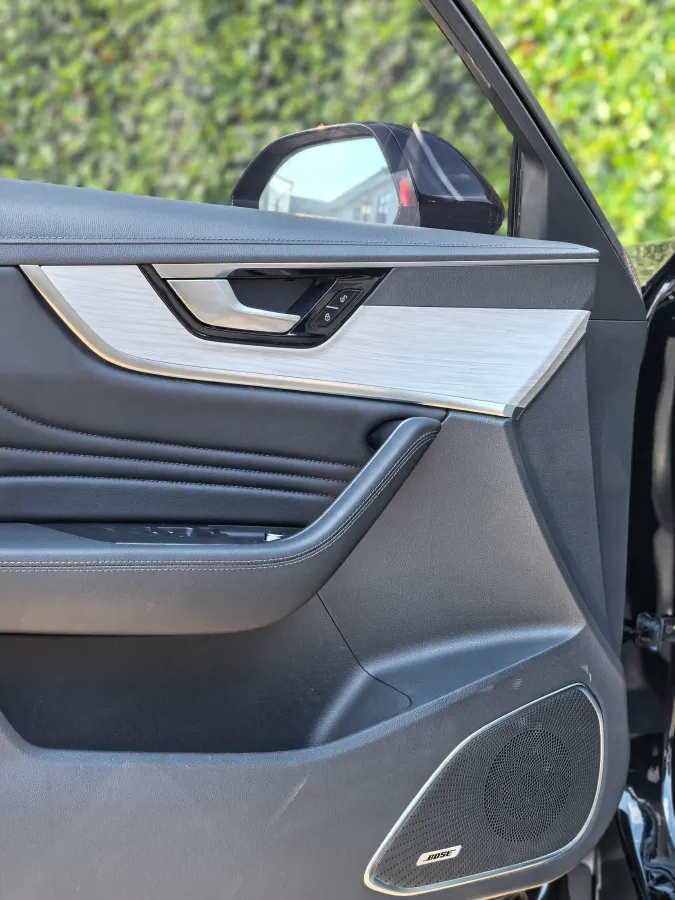 2025 HongQi HS5 2.0T 252HP L4 8AT,autocango,china used car exporter,china ev exporter,chinese used car exporter,chinese used ev exporter