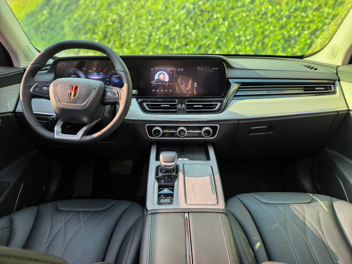 2025 HongQi HS5 2.0T 252HP L4 8AT,autocango,china used car exporter,china ev exporter,chinese used car exporter,chinese used ev exporter