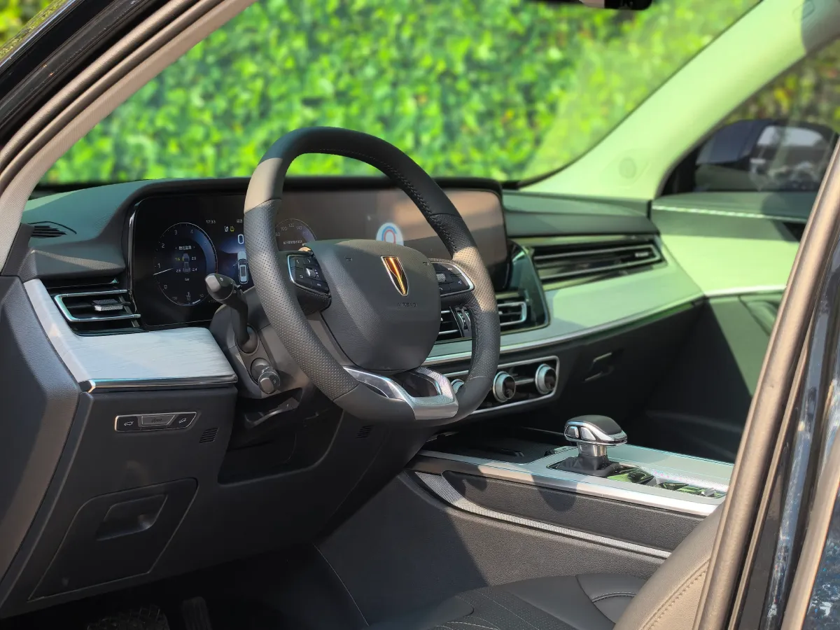 2025 HongQi HS5 2.0T 252HP L4 8AT,autocango,china used car exporter,china ev exporter,chinese used car exporter,chinese used ev exporter