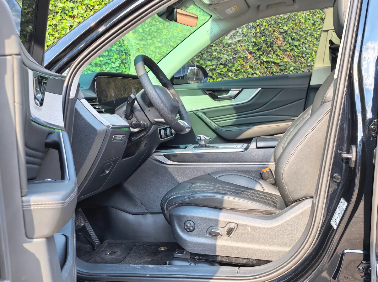 2025 HongQi HS5 2.0T 252HP L4 8AT,autocango,china used car exporter,china ev exporter,chinese used car exporter,chinese used ev exporter