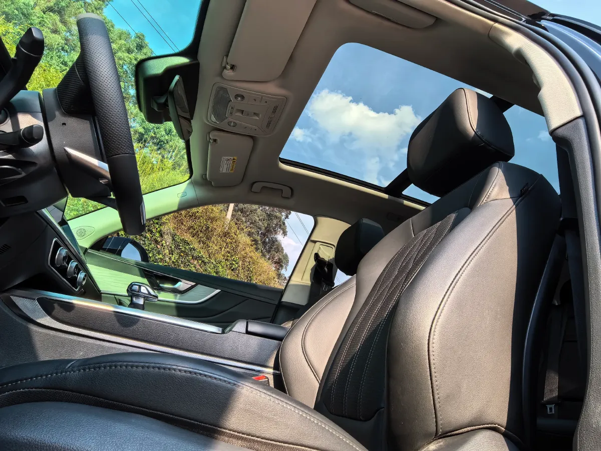 2025 HongQi HS5 2.0T 252HP L4 8AT,autocango,china used car exporter,china ev exporter,chinese used car exporter,chinese used ev exporter