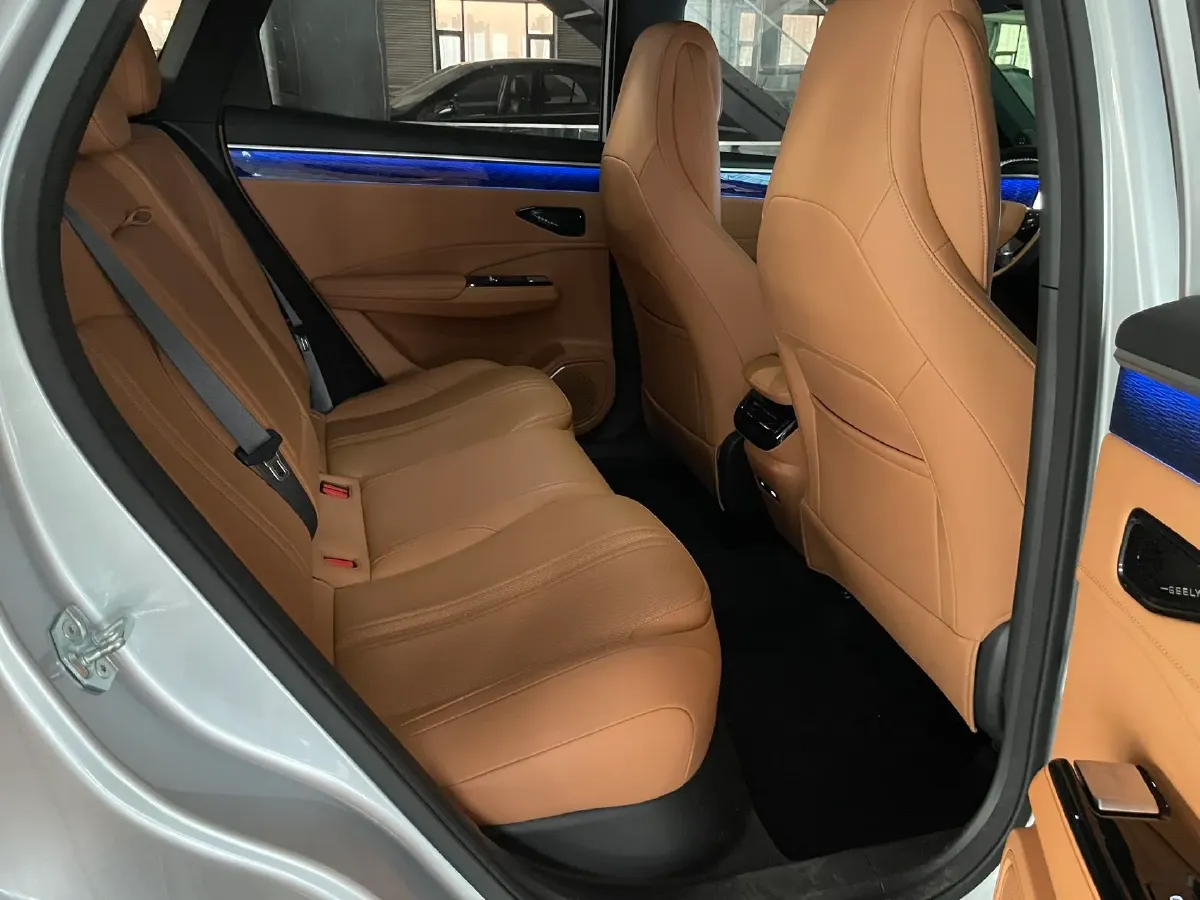 2025 Geely Galaxy L7 1.5L 112HP L4 1DHT PHEV 18.4KWH,autocango,china used car exporter,china ev exporter,chinese used car exporter,chinese used ev exporter