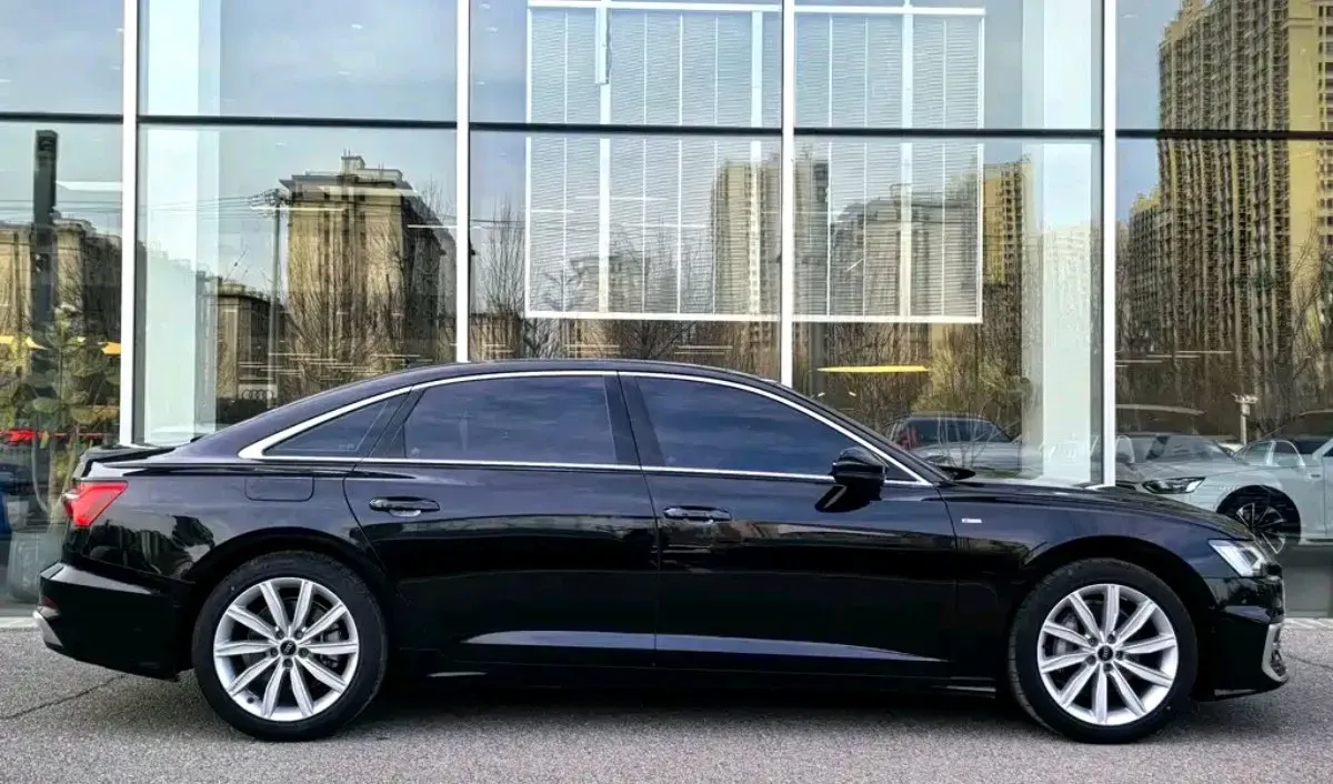 2024 Audi A6L 2.0T 245HP L4 7DCT,autocango,china used car exporter,china ev exporter,chinese used car exporter,chinese used ev exporter