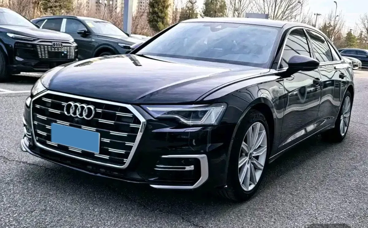 2024 Audi A6L 2.0T 245HP L4 7DCT,autocango,china used car exporter,china ev exporter,chinese used car exporter,chinese used ev exporter