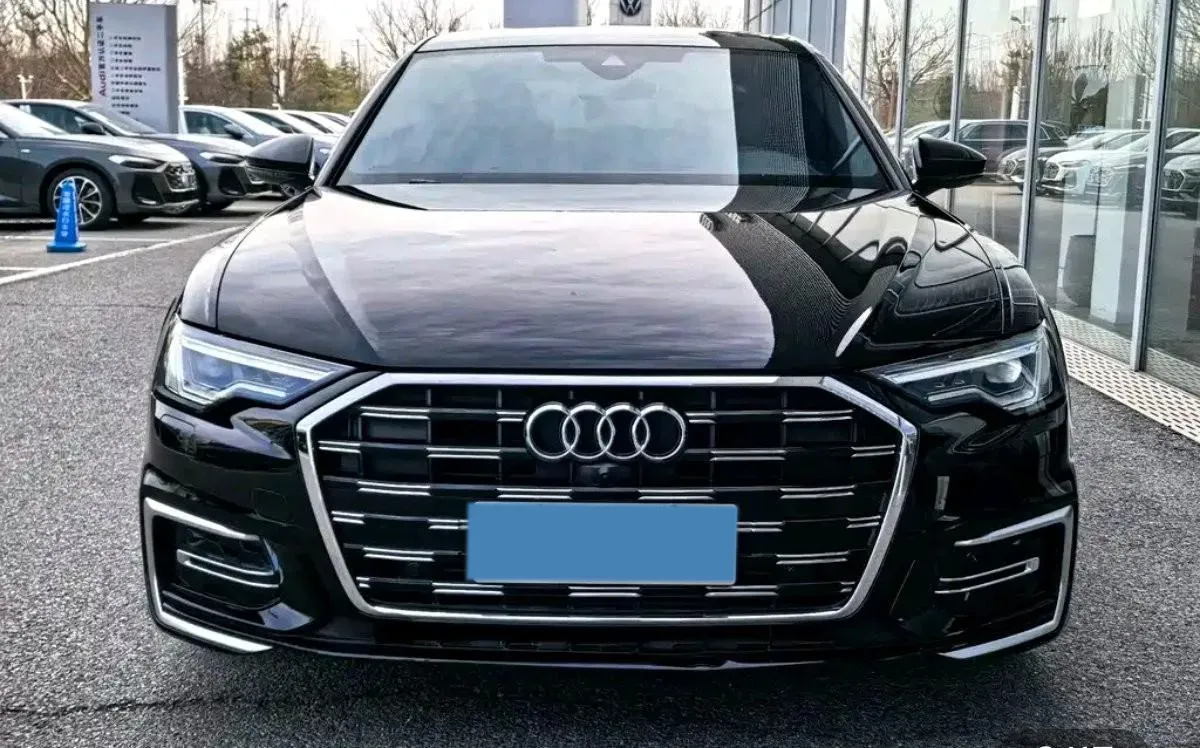 2024 Audi A6L 2.0T 245HP L4 7DCT,autocango,china used car exporter,china ev exporter,chinese used car exporter,chinese used ev exporter