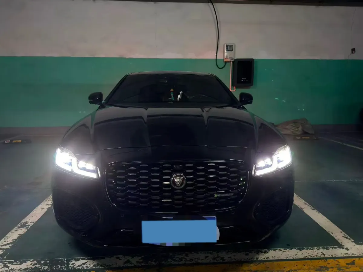 2021 Jaguar XFL 2.0T 300HP L4 8AT,autocango,china used car exporter,china ev exporter,chinese used car exporter,chinese used ev exporter