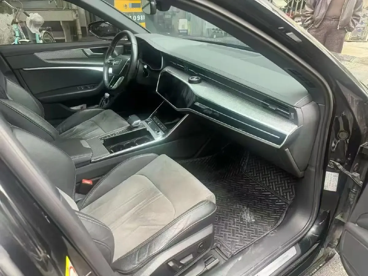 2021 Audi A6L 2.0T 190HP L4 7DCT,autocango,china used car exporter,china ev exporter,chinese used car exporter,chinese used ev exporter