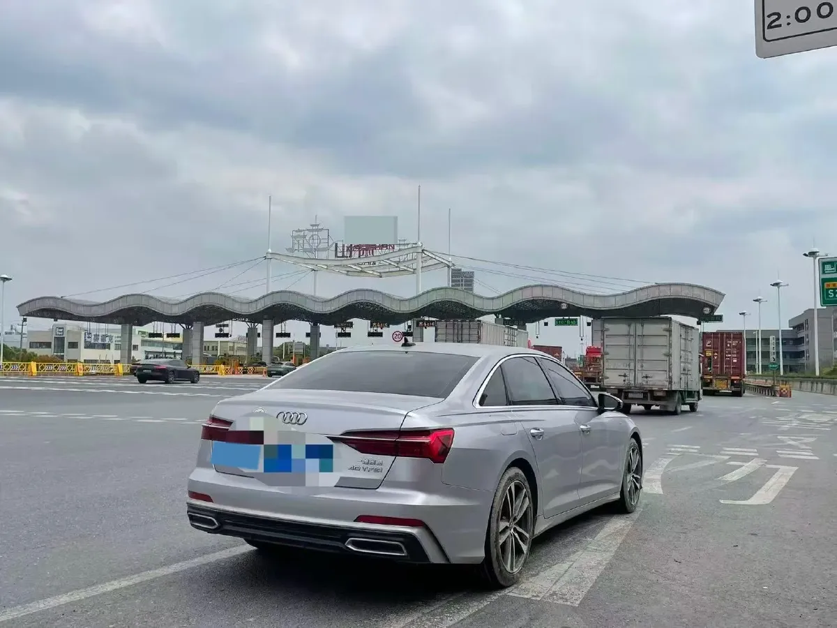 2021 Audi A6L 2.0T 190HP L4 7DCT,autocango,china used car exporter,china ev exporter,chinese used car exporter,chinese used ev exporter