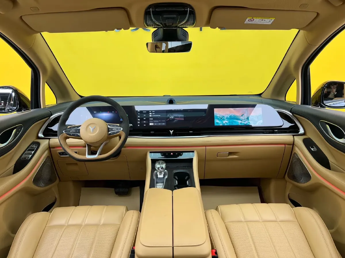 2024 Voyah Dream 1.5T 150HP L4 PHEV 43KWH,autocango,china used car exporter,china ev exporter,chinese used car exporter,chinese used ev exporter