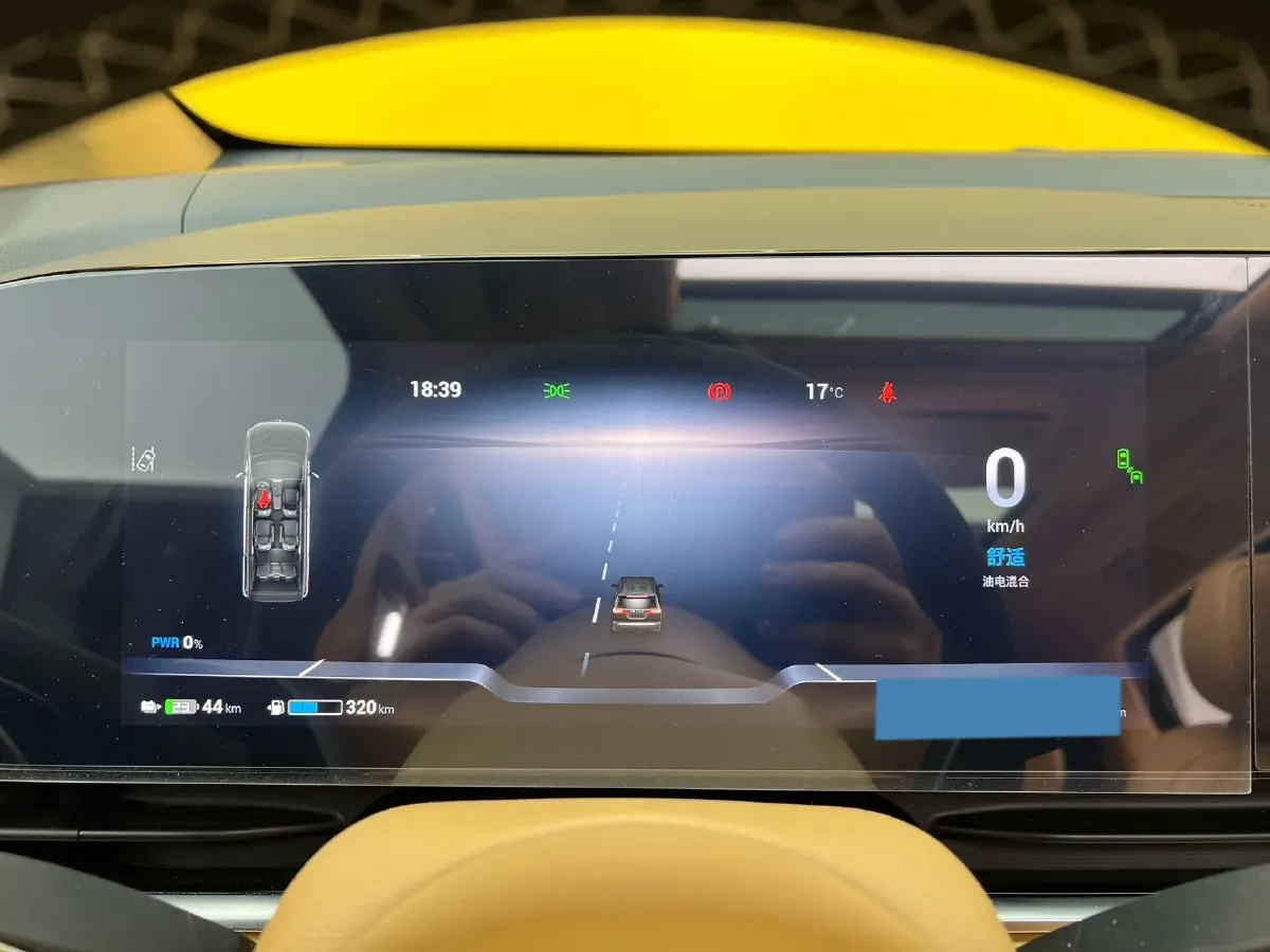 2024 Voyah Dream 1.5T 150HP L4 PHEV 43KWH,autocango,china used car exporter,china ev exporter,chinese used car exporter,chinese used ev exporter