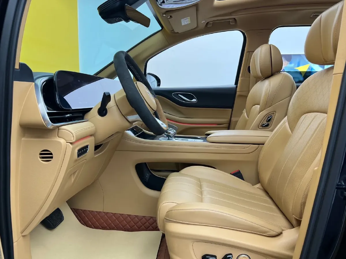 2024 Voyah Dream 1.5T 150HP L4 PHEV 43KWH,autocango,china used car exporter,china ev exporter,chinese used car exporter,chinese used ev exporter