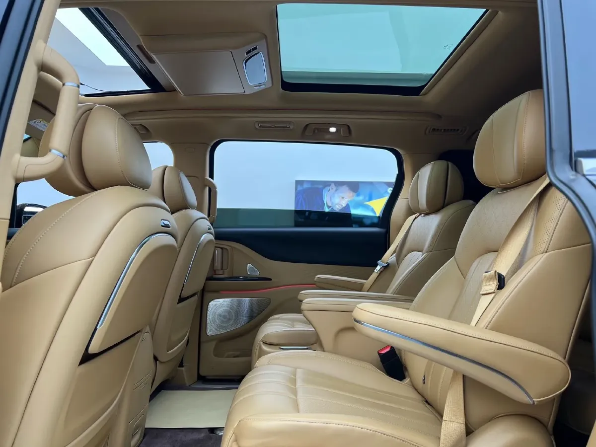 2024 Voyah Dream 1.5T 150HP L4 PHEV 43KWH,autocango,china used car exporter,china ev exporter,chinese used car exporter,chinese used ev exporter