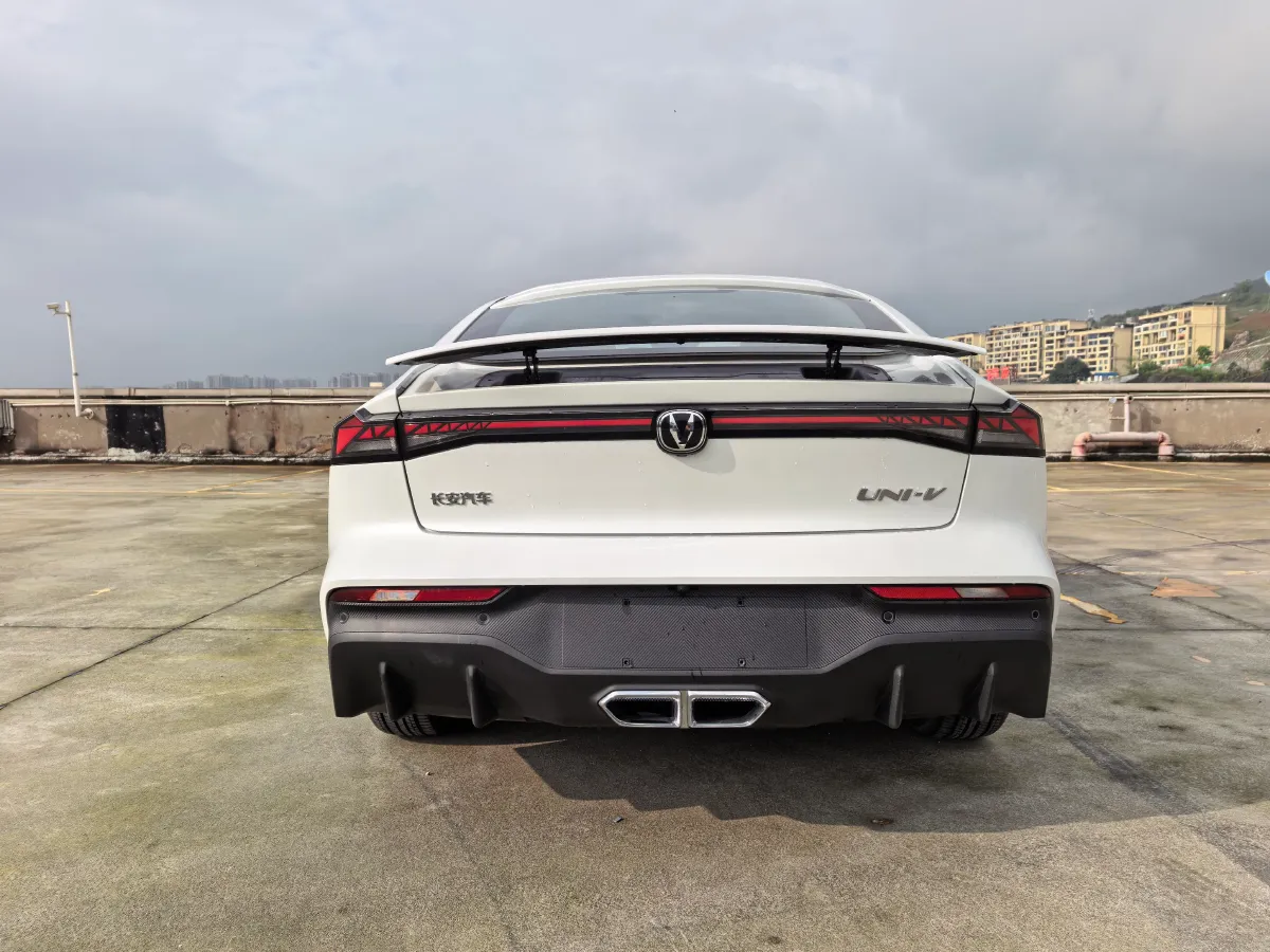 2024 ChangAn UNI-V iDD 1.5L 110HP L4 E-CVT PHEV 18.99KWH,autocango,china used car exporter,china ev exporter,chinese used car exporter,chinese used ev exporter