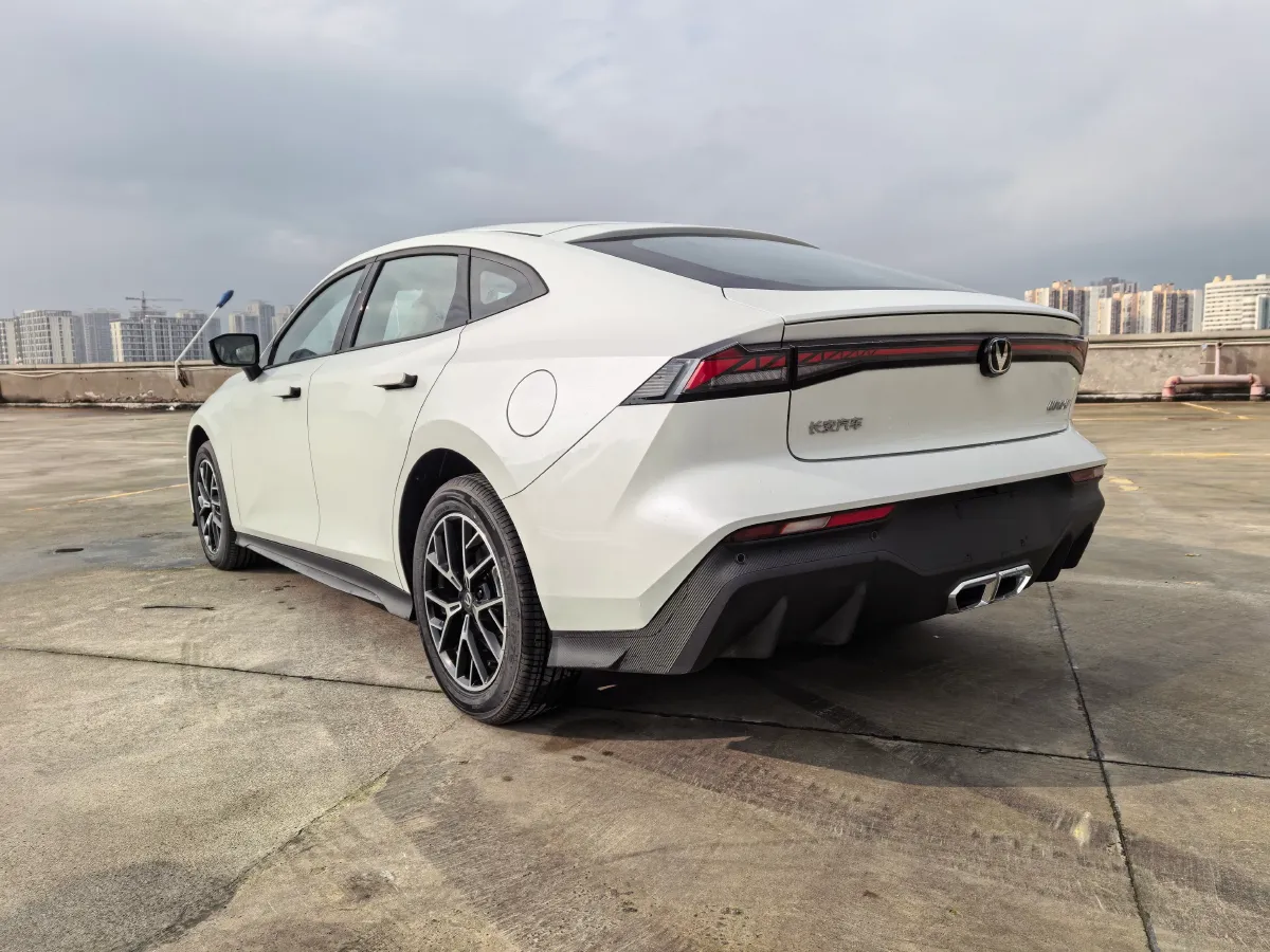 2024 ChangAn UNI-V iDD 1.5L 110HP L4 E-CVT PHEV 18.99KWH,autocango,china used car exporter,china ev exporter,chinese used car exporter,chinese used ev exporter