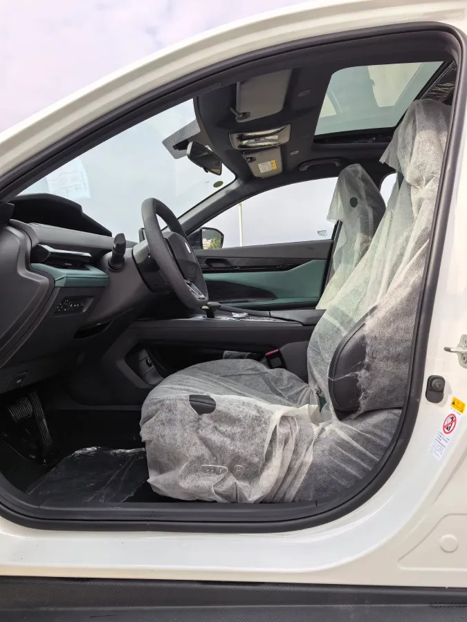 2024 ChangAn UNI-V iDD 1.5L 110HP L4 E-CVT PHEV 18.99KWH,autocango,china used car exporter,china ev exporter,chinese used car exporter,chinese used ev exporter