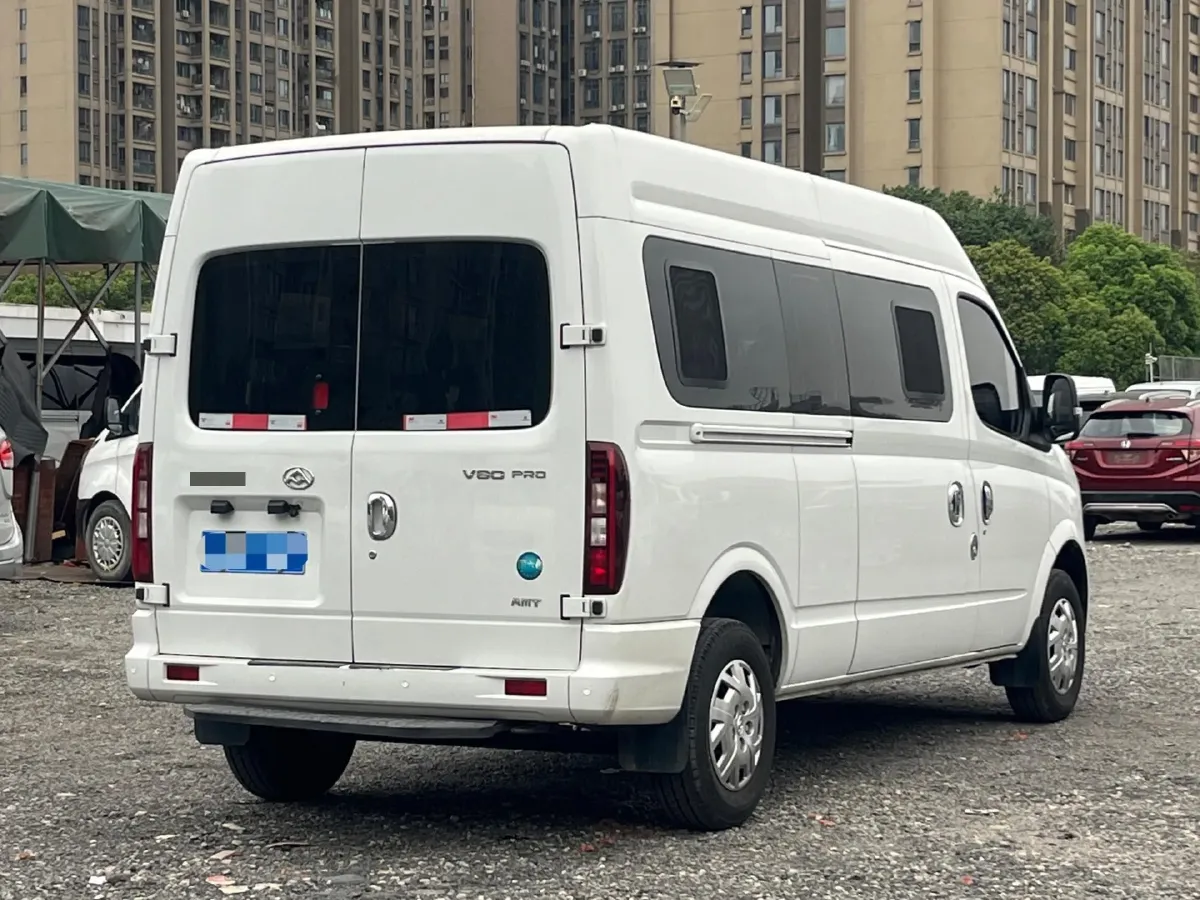 2023 MAXUS XinTu V80 2.0T 139HP L4 6MT,autocango,china used car exporter,china ev exporter,chinese used car exporter,chinese used ev exporter