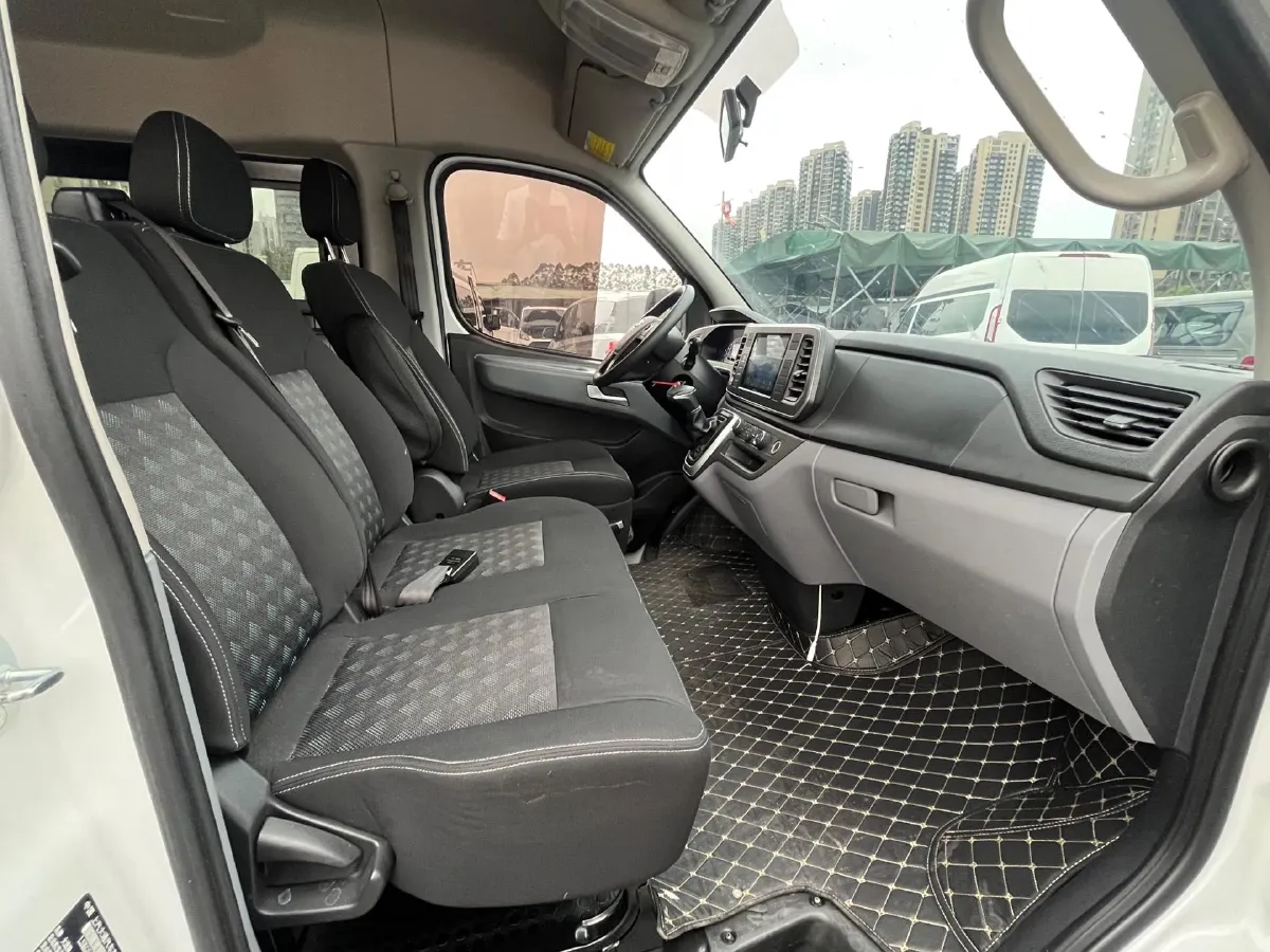 2023 MAXUS XinTu V80 2.0T 139HP L4 6MT,autocango,china used car exporter,china ev exporter,chinese used car exporter,chinese used ev exporter