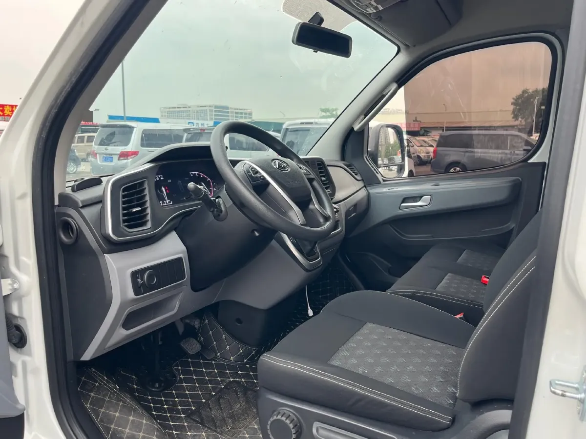 2023 MAXUS XinTu V80 2.0T 139HP L4 6MT,autocango,china used car exporter,china ev exporter,chinese used car exporter,chinese used ev exporter