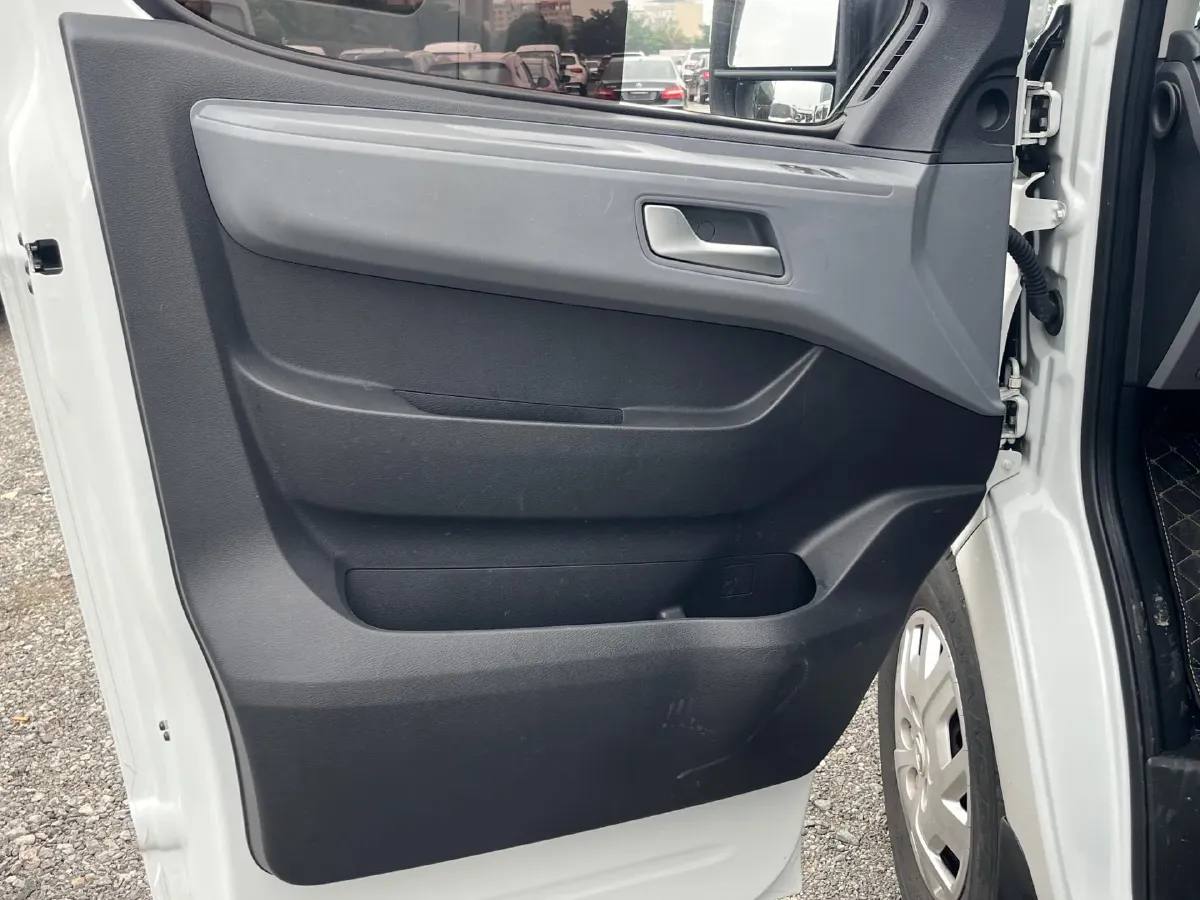 2023 MAXUS XinTu V80 2.0T 139HP L4 6MT,autocango,china used car exporter,china ev exporter,chinese used car exporter,chinese used ev exporter