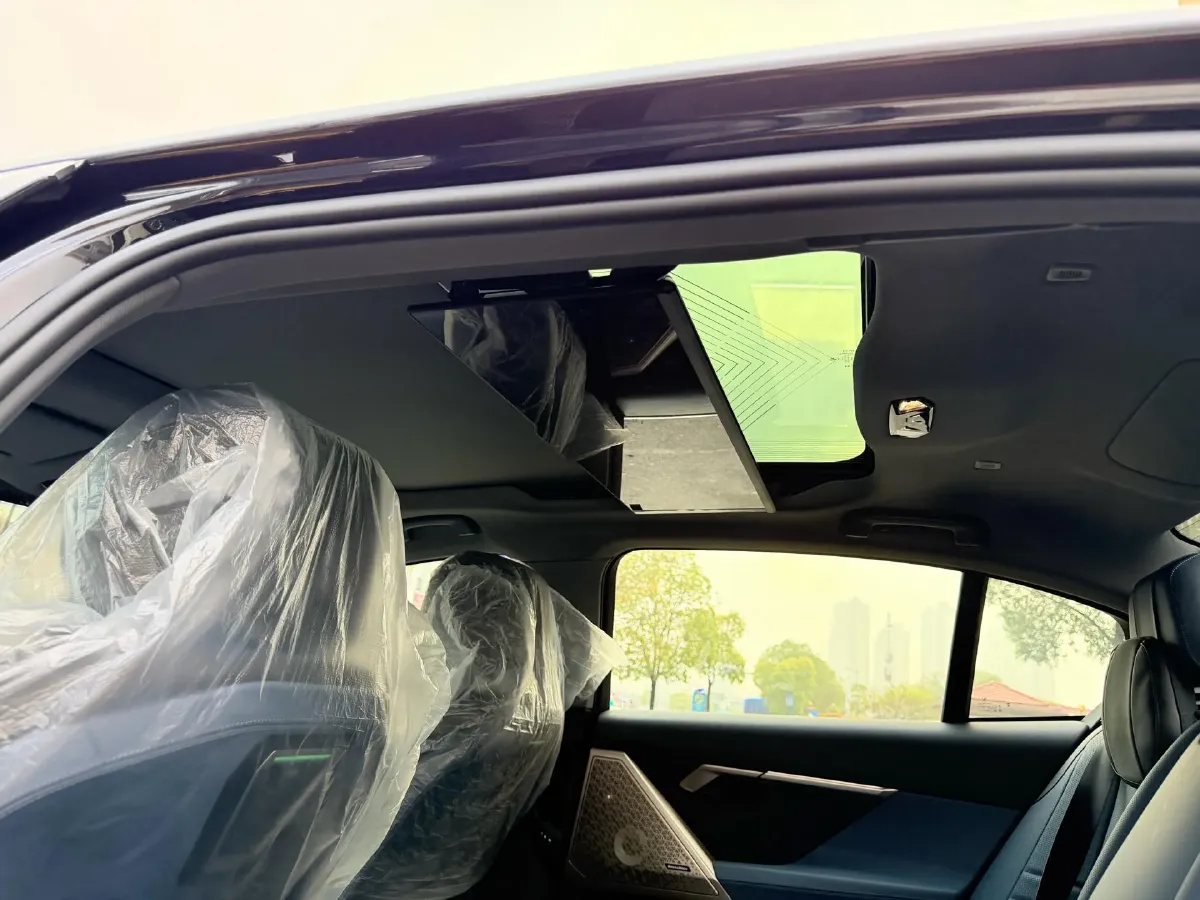 2024 BMW 5 Series 2.0T 258HP L4 8AT,autocango,china used car exporter,china ev exporter,chinese used car exporter,chinese used ev exporter