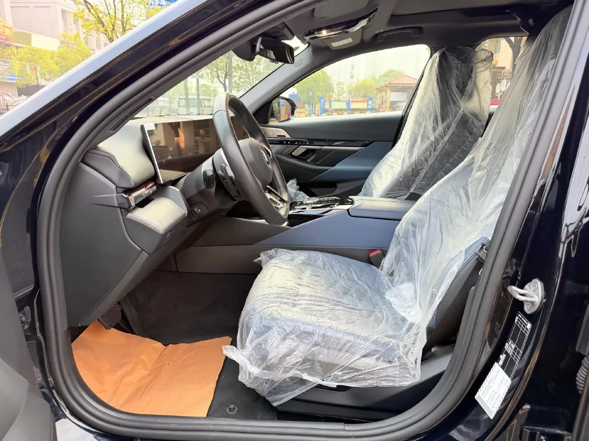 2024 BMW 5 Series 2.0T 258HP L4 8AT,autocango,china used car exporter,china ev exporter,chinese used car exporter,chinese used ev exporter