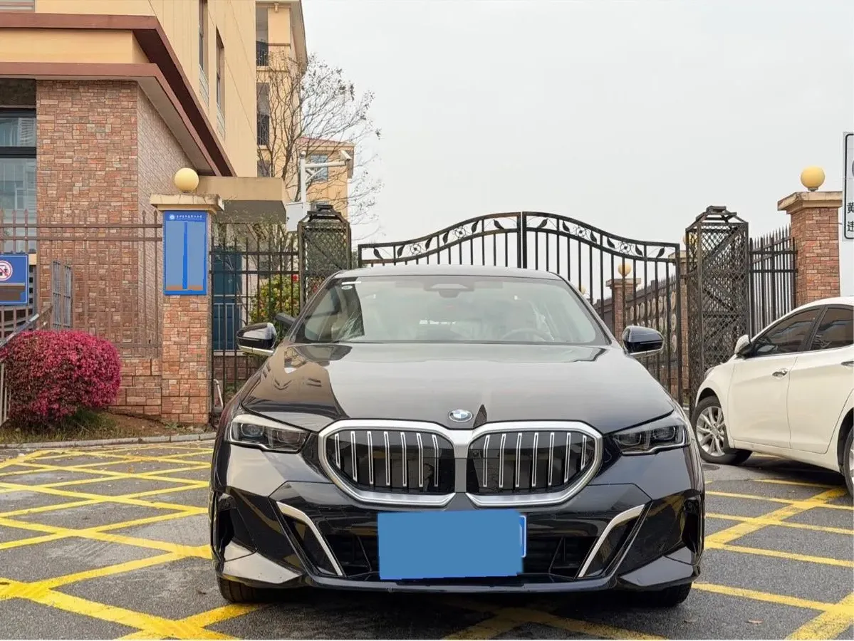 2024 BMW 5 Series 2.0T 258HP L4 8AT,autocango,china used car exporter,china ev exporter,chinese used car exporter,chinese used ev exporter