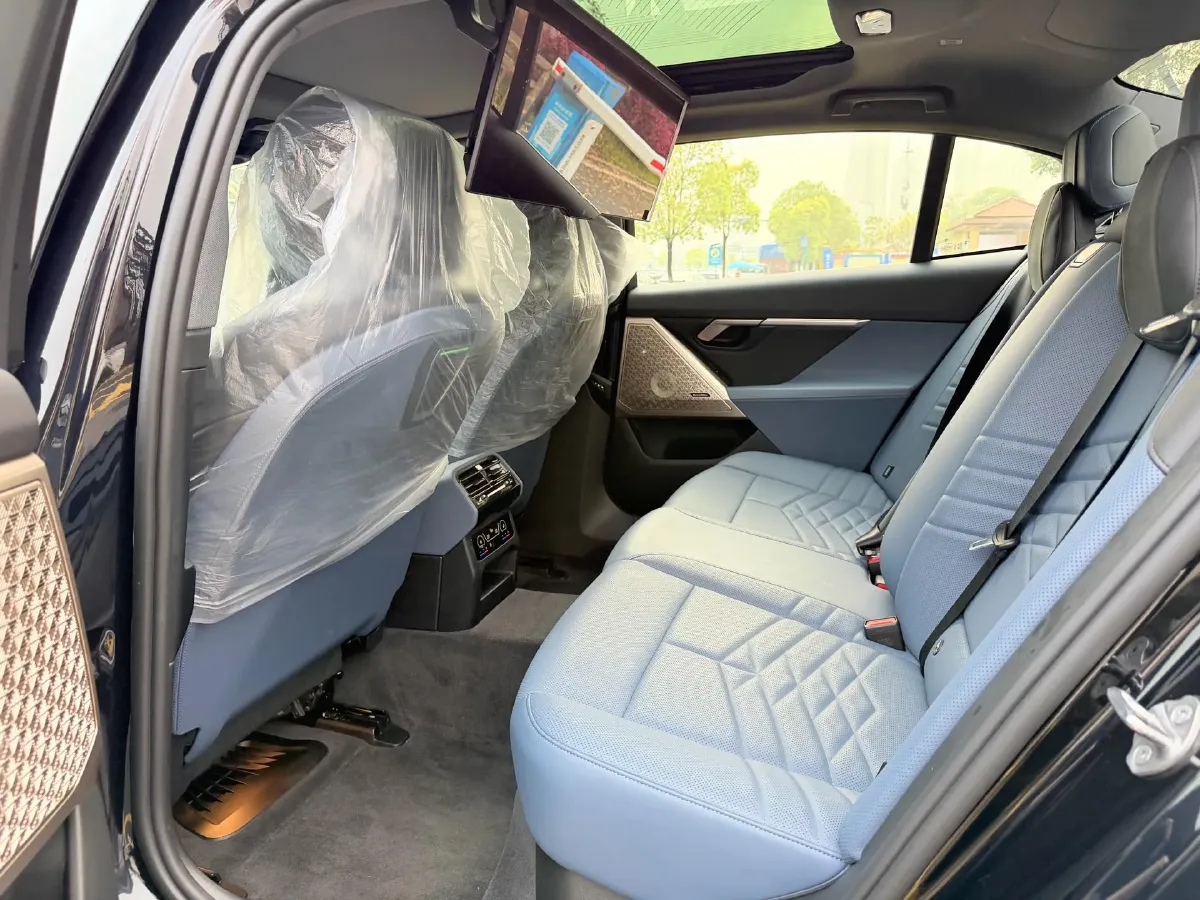 2024 BMW 5 Series 2.0T 258HP L4 8AT,autocango,china used car exporter,china ev exporter,chinese used car exporter,chinese used ev exporter