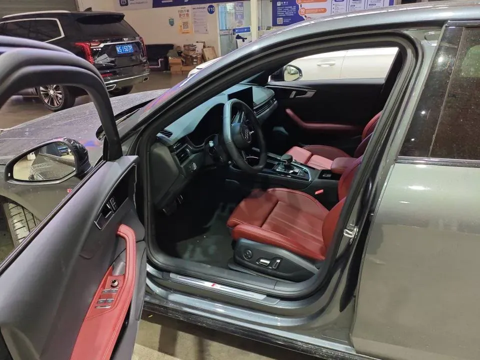 2024 Audi A4L 2.0T 190HP L4 7DCT,autocango,china used car exporter,china ev exporter,chinese used car exporter,chinese used ev exporter