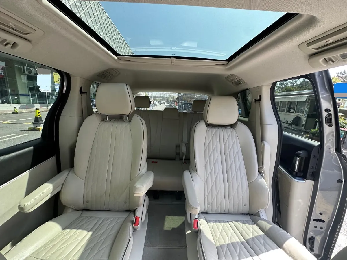 2022 Buick GL8 2.0T 237HP L4 9AT,autocango,china used car exporter,china ev exporter,chinese used car exporter,chinese used ev exporter