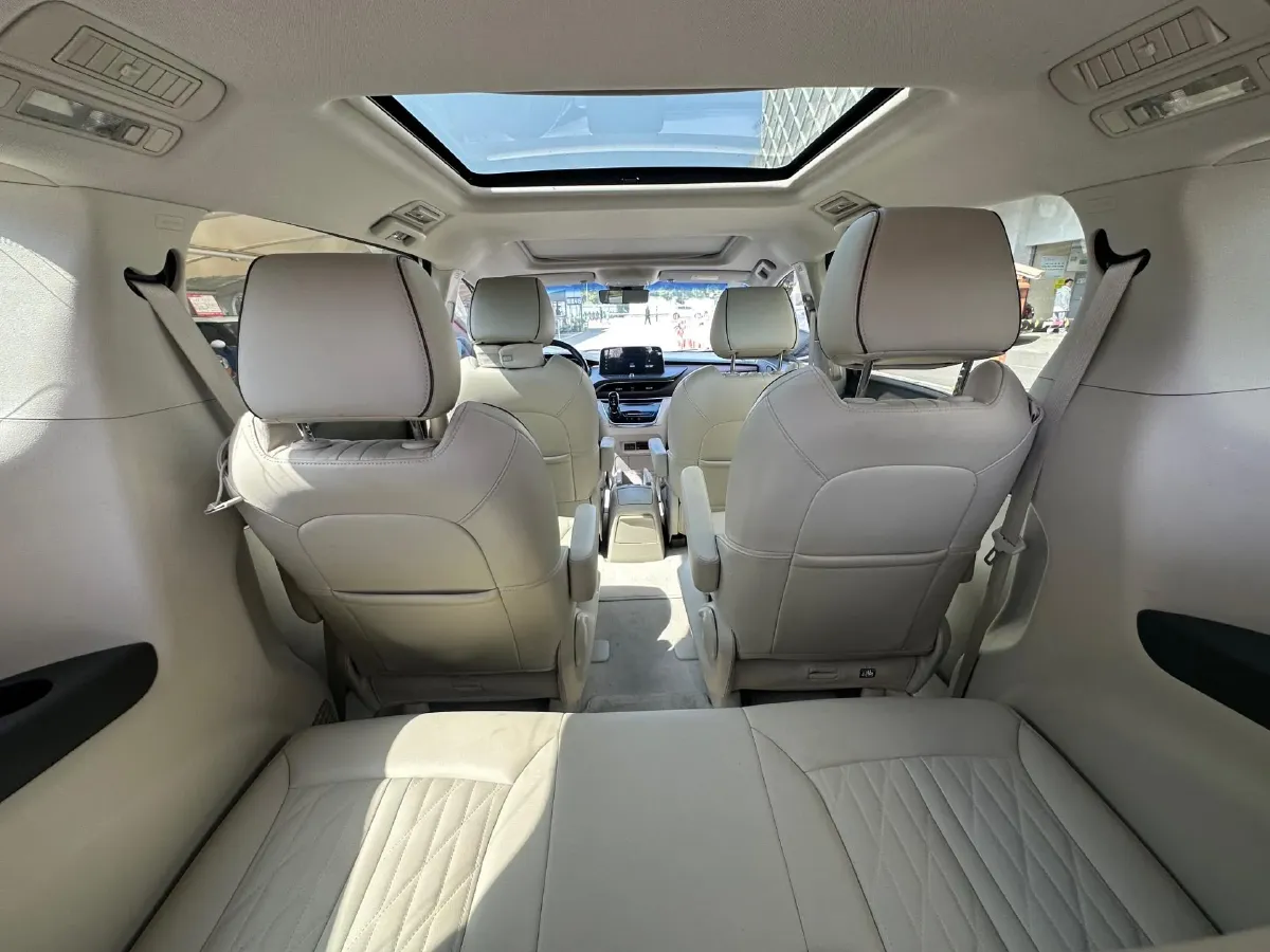 2022 Buick GL8 2.0T 237HP L4 9AT,autocango,china used car exporter,china ev exporter,chinese used car exporter,chinese used ev exporter