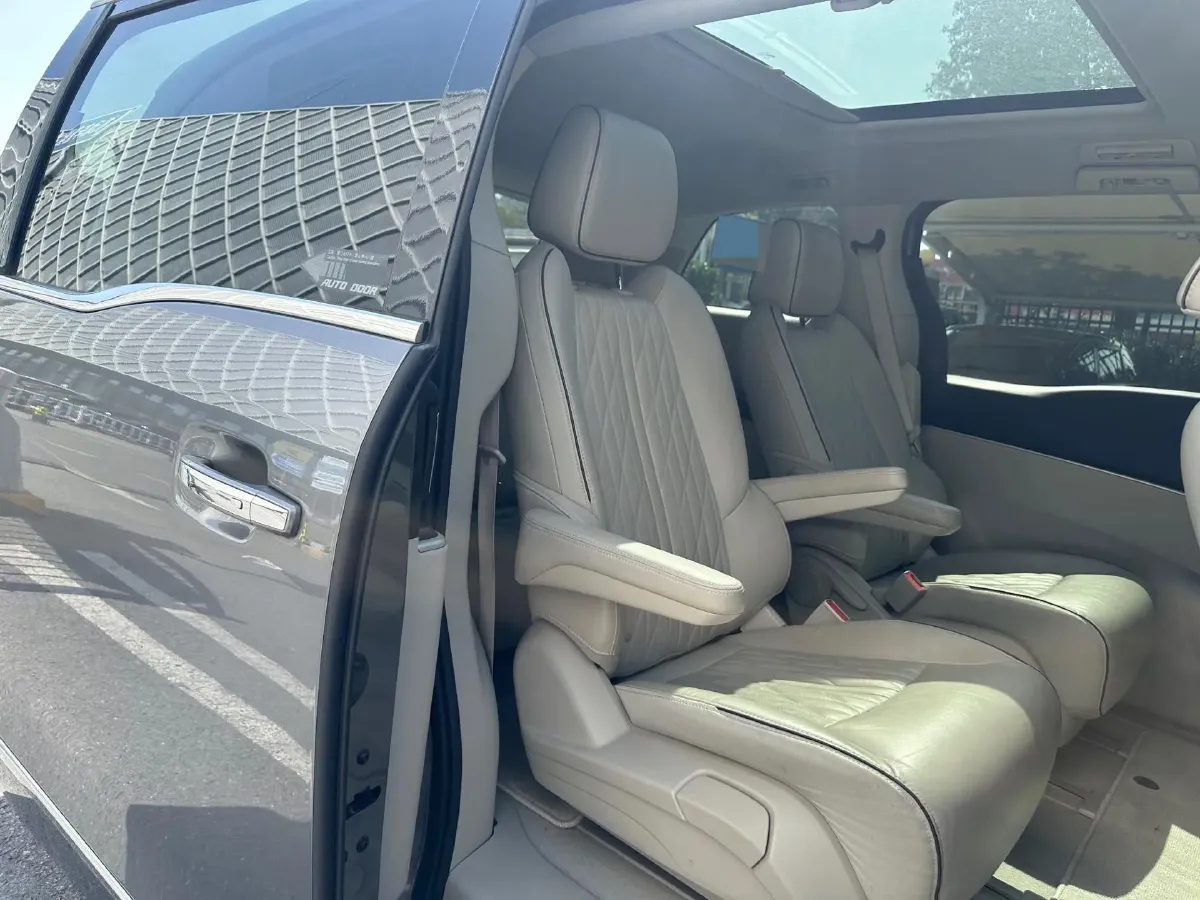 2022 Buick GL8 2.0T 237HP L4 9AT,autocango,china used car exporter,china ev exporter,chinese used car exporter,chinese used ev exporter