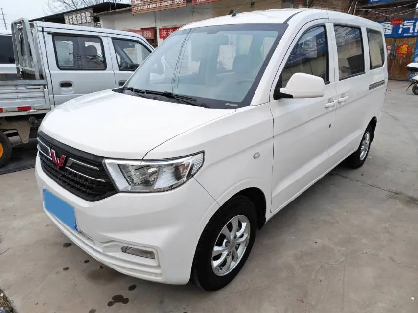 2019 WuLing HongGuang V 1.5L 105HP L4 5MT,autocango,china used car exporter,china ev exporter,chinese used car exporter,chinese used ev exporter