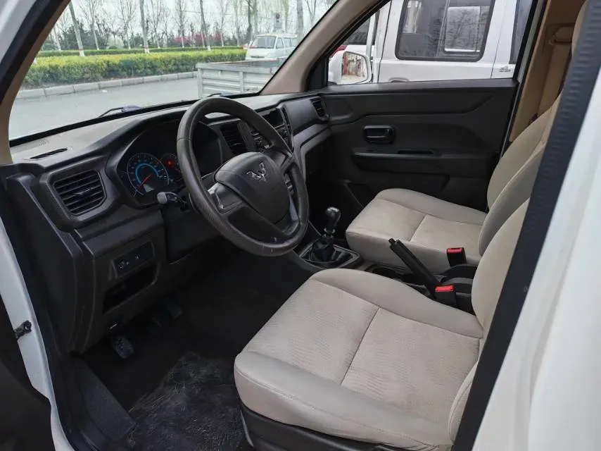 2019 WuLing HongGuang V 1.5L 105HP L4 5MT,autocango,china used car exporter,china ev exporter,chinese used car exporter,chinese used ev exporter