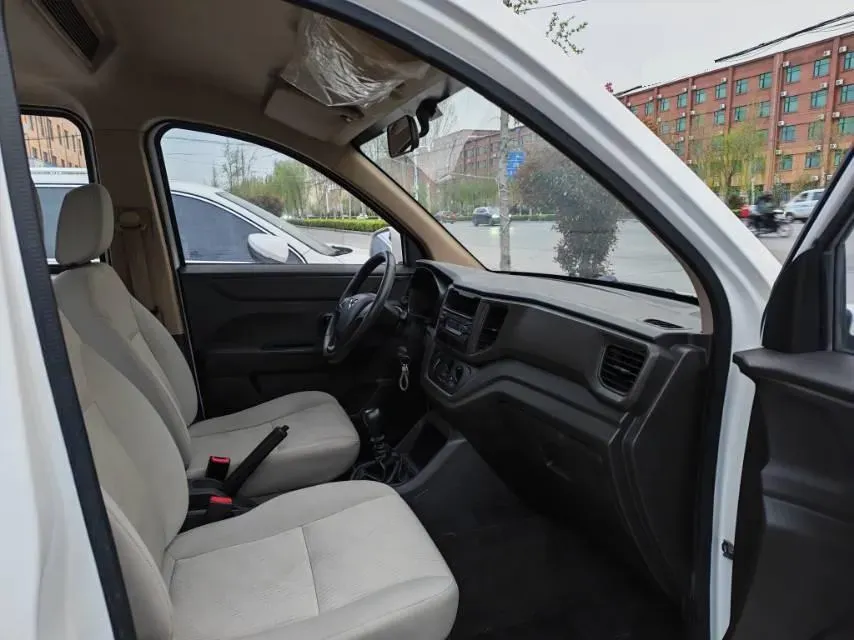 2019 WuLing HongGuang V 1.5L 105HP L4 5MT,autocango,china used car exporter,china ev exporter,chinese used car exporter,chinese used ev exporter