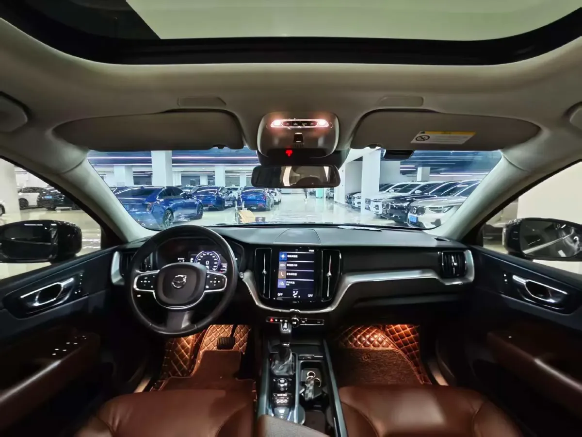 2018 Volvo XC60 2.0T 254HP L4 8AT,autocango,china used car exporter,china ev exporter,chinese used car exporter,chinese used ev exporter