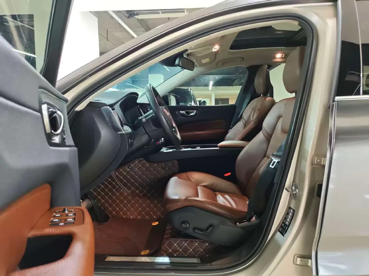 2018 Volvo XC60 2.0T 254HP L4 8AT,autocango,china used car exporter,china ev exporter,chinese used car exporter,chinese used ev exporter