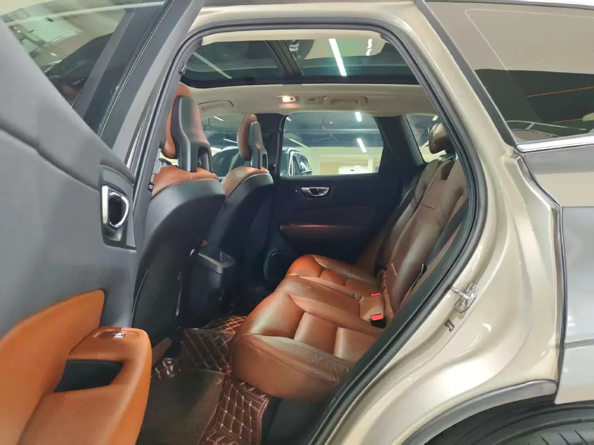 2018 Volvo XC60 2.0T 254HP L4 8AT,autocango,china used car exporter,china ev exporter,chinese used car exporter,chinese used ev exporter