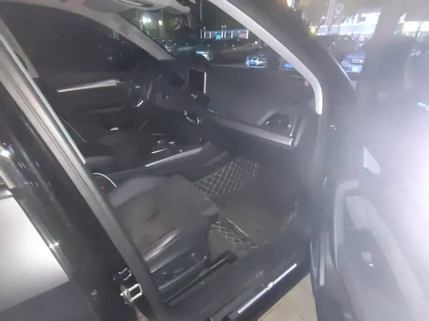 2020 Audi Q5L 2.0T 252HP L4 7DCT,autocango,china used car exporter,china ev exporter,chinese used car exporter,chinese used ev exporter