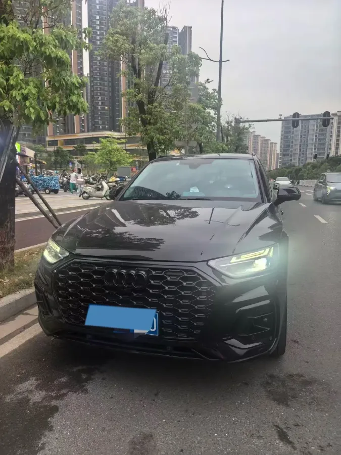 2022 Audi Q5L 2.0T 252HP L4 7DCT,autocango,china used car exporter,china ev exporter,chinese used car exporter,chinese used ev exporter