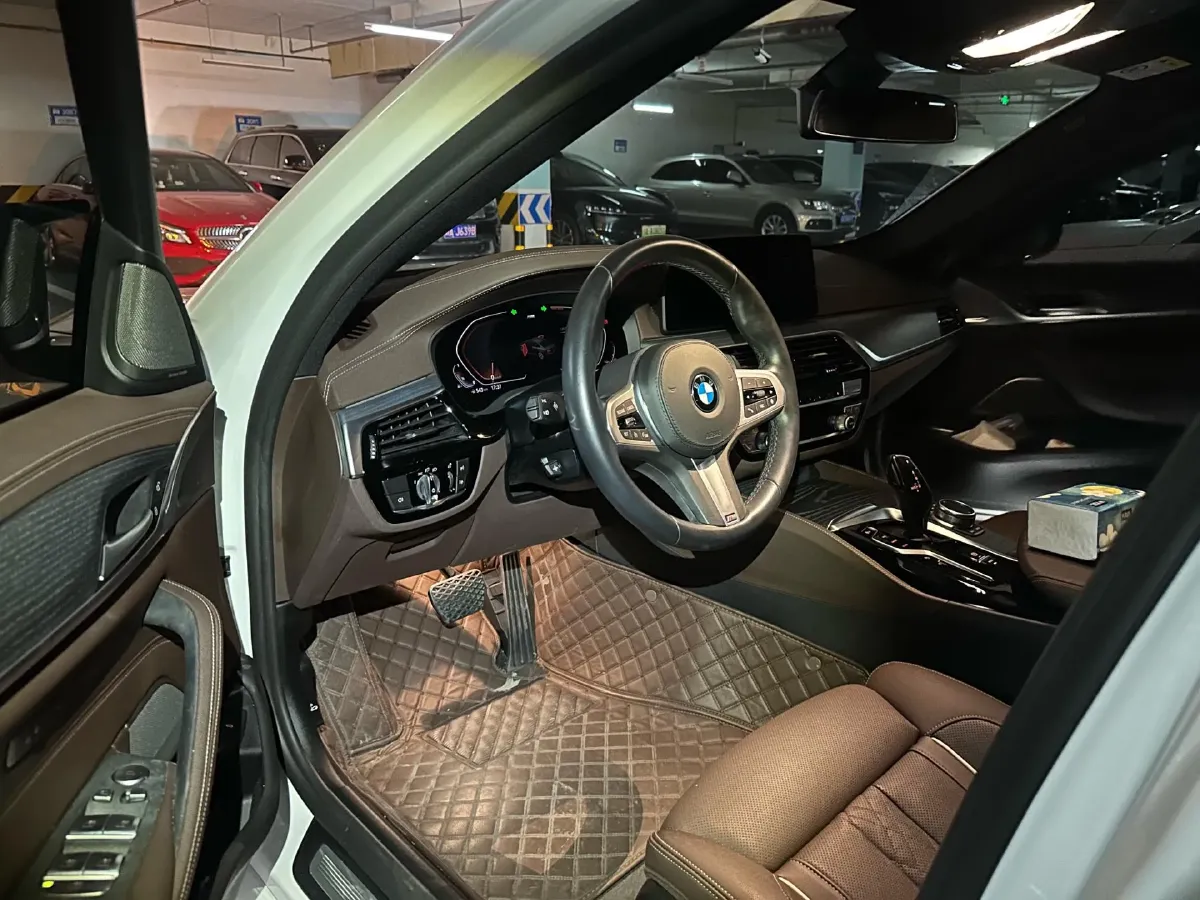 2022 BMW 5 Series 2.0T 252HP L4 8AT,autocango,china used car exporter,china ev exporter,chinese used car exporter,chinese used ev exporter