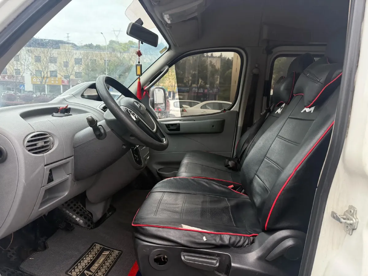 2018 MAXUS XinTu V80 2.5T 136HP L4 6MT,autocango,china used car exporter,china ev exporter,chinese used car exporter,chinese used ev exporter