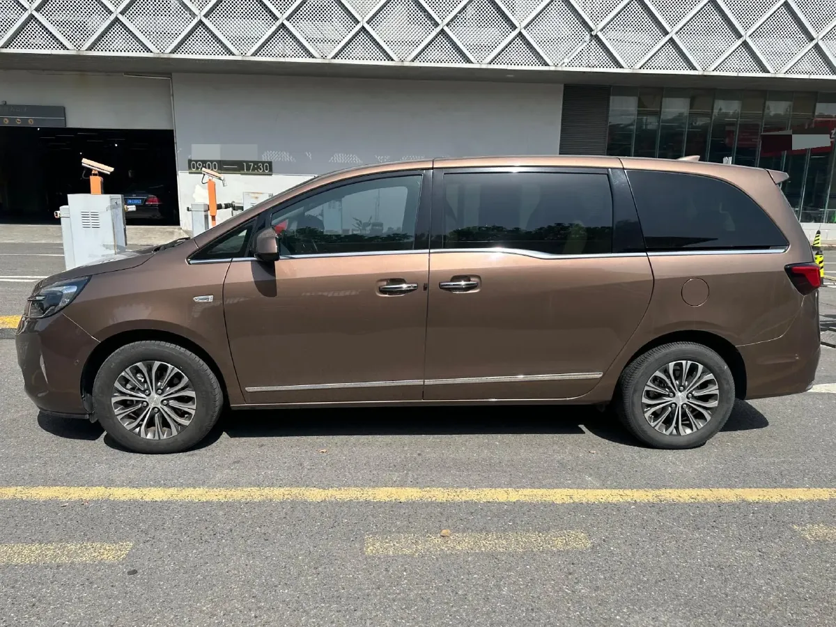 2022 Buick GL8 2.0T 237HP L4 9AT,autocango,china used car exporter,china ev exporter,chinese used car exporter,chinese used ev exporter