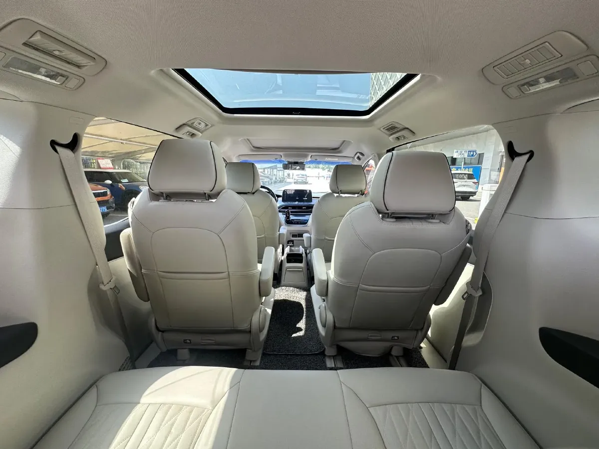 2022 Buick GL8 2.0T 237HP L4 9AT,autocango,china used car exporter,china ev exporter,chinese used car exporter,chinese used ev exporter