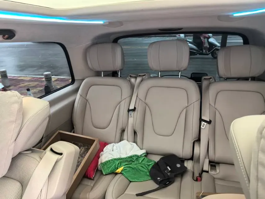 2022 Mercedes-Benz V Class 2.0T 211HP L4 9AT,autocango,china used car exporter,china ev exporter,chinese used car exporter,chinese used ev exporter