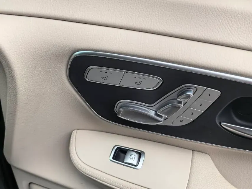 2022 Mercedes-Benz V Class 2.0T 211HP L4 9AT,autocango,china used car exporter,china ev exporter,chinese used car exporter,chinese used ev exporter