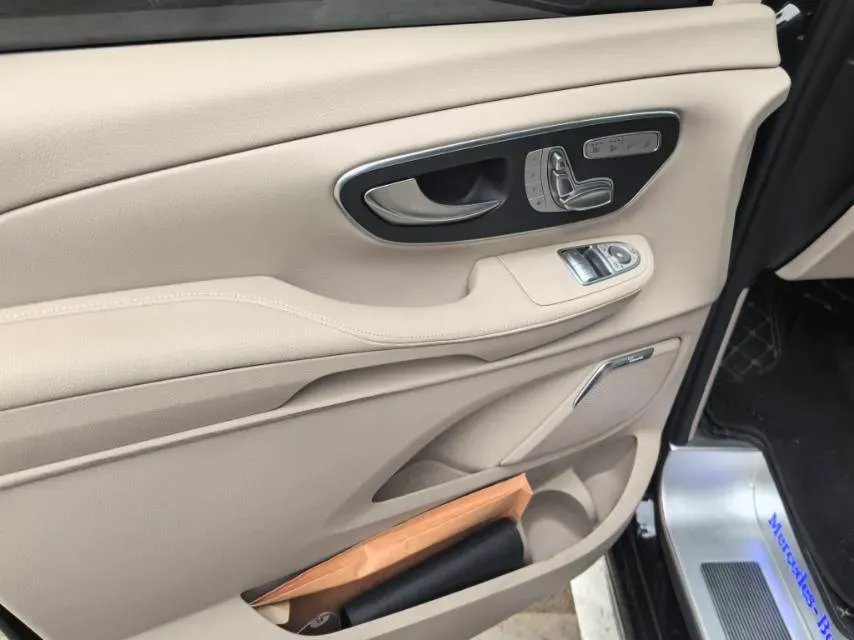 2022 Mercedes-Benz V Class 2.0T 211HP L4 9AT,autocango,china used car exporter,china ev exporter,chinese used car exporter,chinese used ev exporter