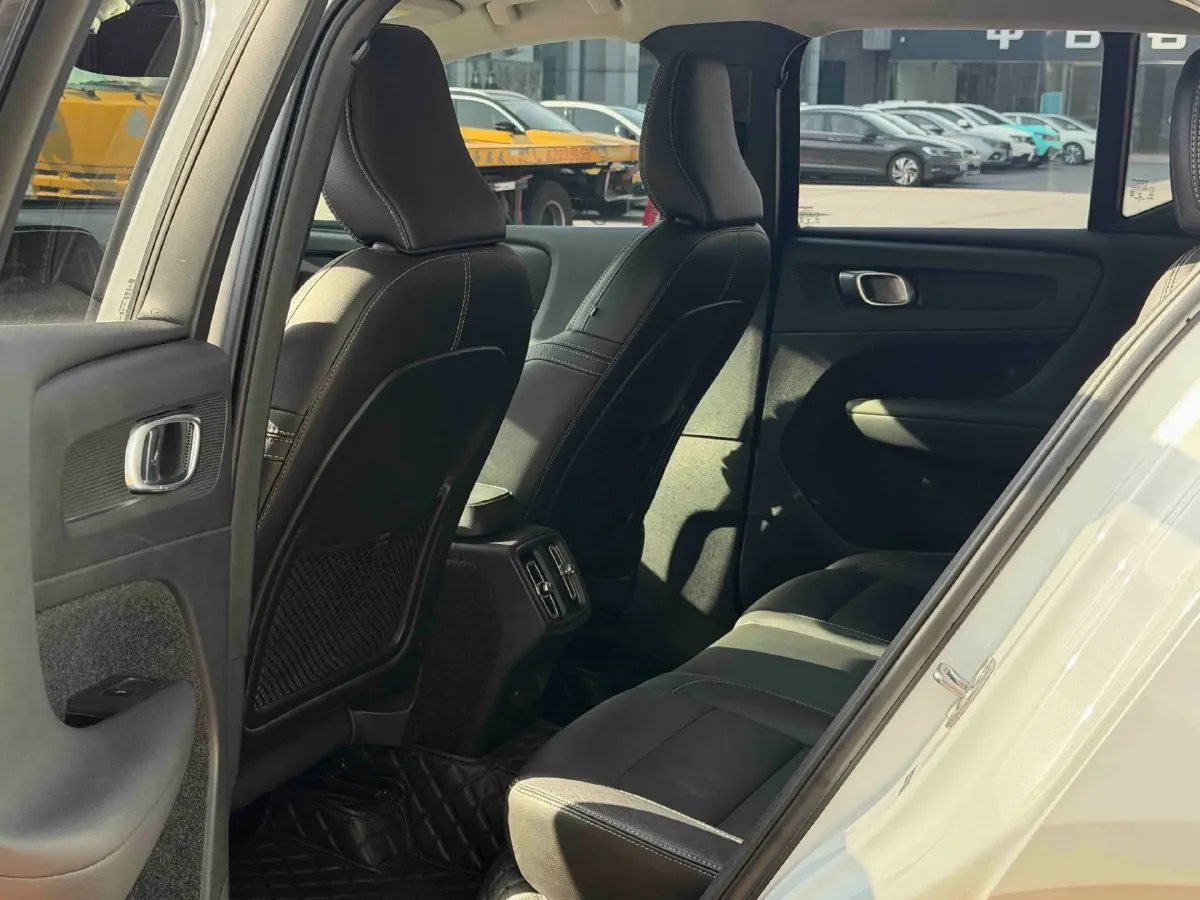 2021 Volvo XC40 2.0T 190HP L4 8AT,autocango,china used car exporter,china ev exporter,chinese used car exporter,chinese used ev exporter