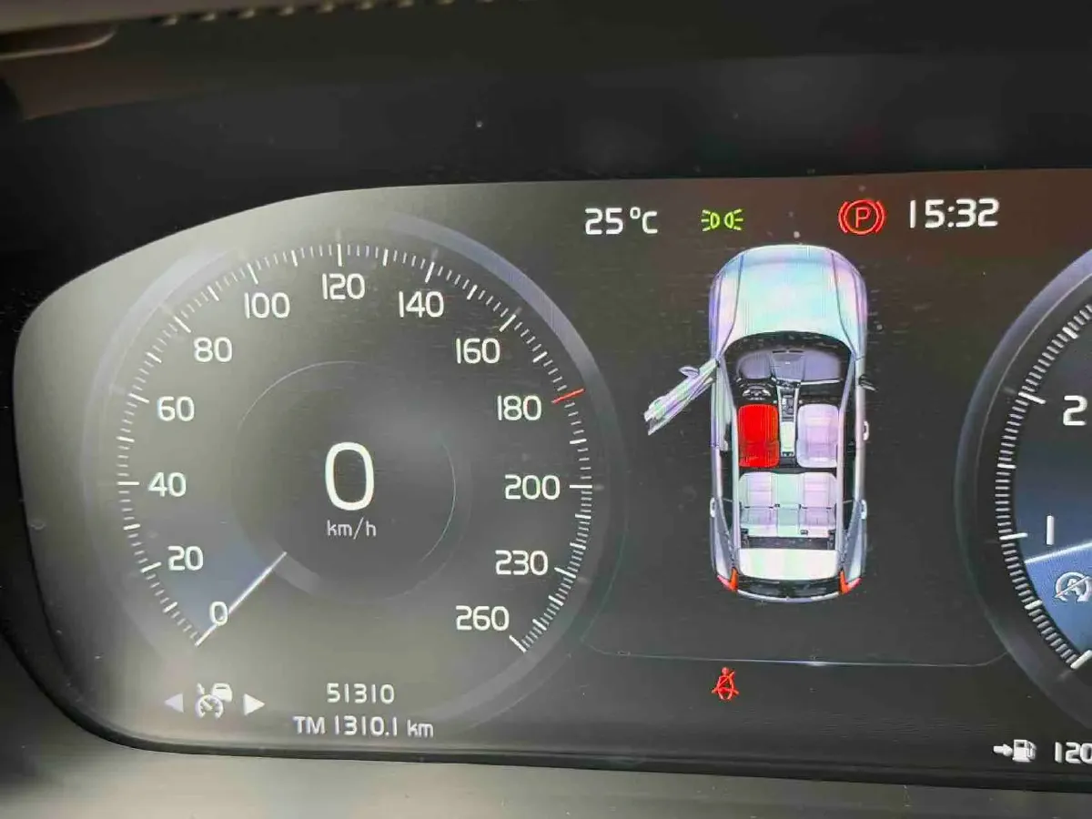 2021 Volvo XC40 2.0T 190HP L4 8AT,autocango,china used car exporter,china ev exporter,chinese used car exporter,chinese used ev exporter