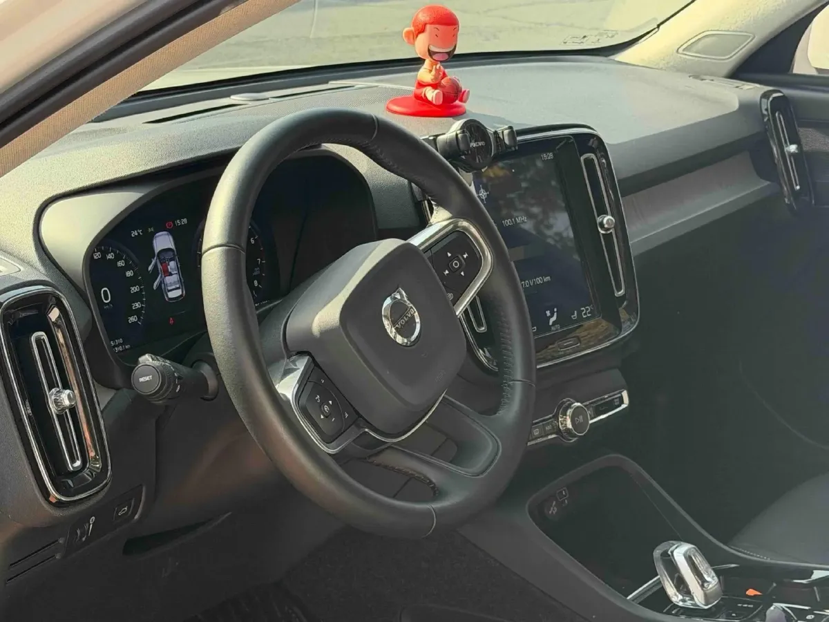 2021 Volvo XC40 2.0T 190HP L4 8AT,autocango,china used car exporter,china ev exporter,chinese used car exporter,chinese used ev exporter