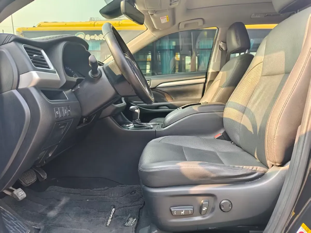 2021 Toyota Highlander 2.0T 220HP L4 6AT,autocango,china used car exporter,china ev exporter,chinese used car exporter,chinese used ev exporter